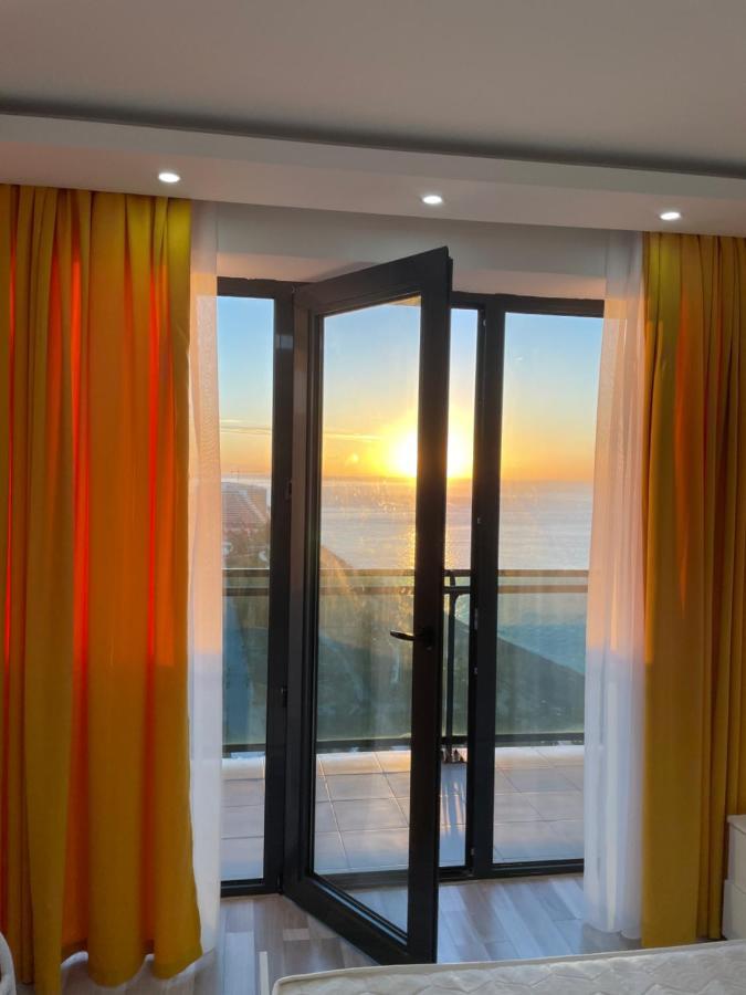 Sea View Apartments Orbi Beach Tower Batumi Exteriör bild