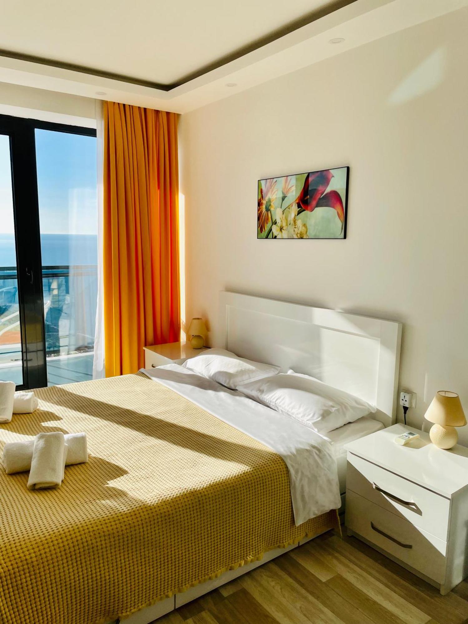 Sea View Apartments Orbi Beach Tower Batumi Exteriör bild