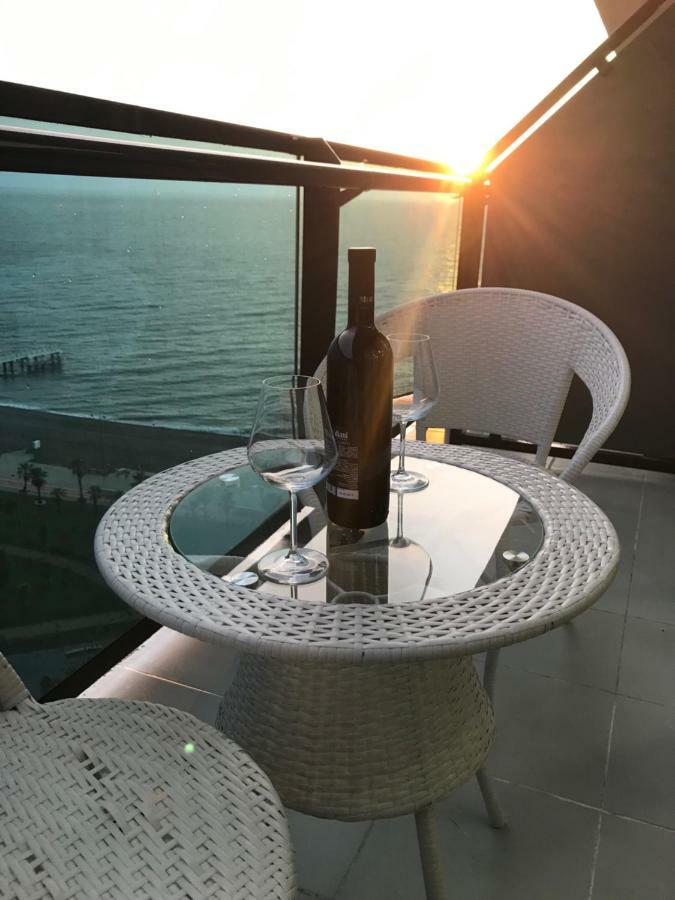 Sea View Apartments Orbi Beach Tower Batumi Exteriör bild